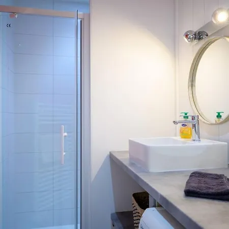 Au Coeur De St Martin: Le Bucheron * Saint-Martin-de-Ré