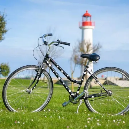 Au Coeur De St Martin: Le Bucheron * Saint-Martin-de-Ré