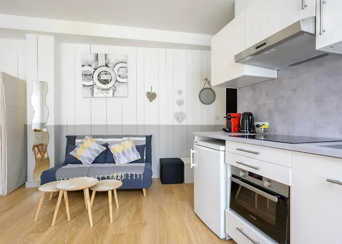 Au Coeur De St Martin: Le Bucheron * سان مارتن دو ر