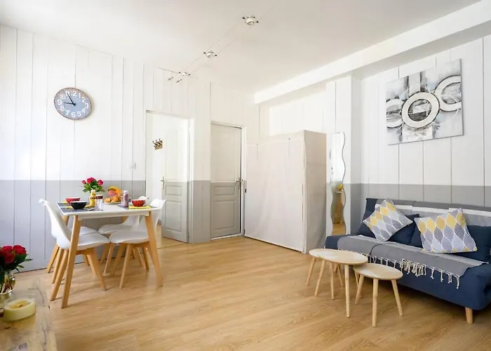 شقة Au Coeur De St Martin: Le Bucheron سان مارتن دو ر